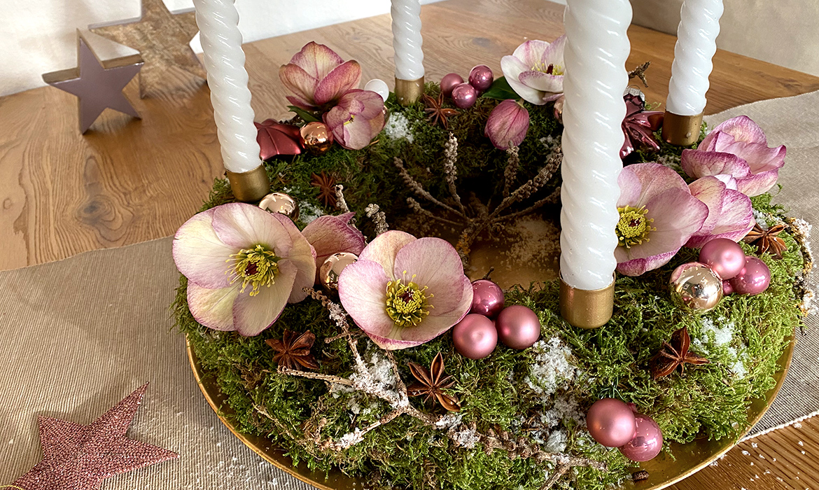 DIY MOSS WREATH WITH SNOW ROSES