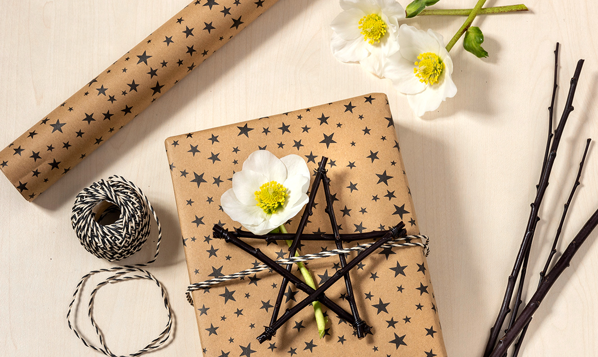 FLOWERING THEME FOR GIFT WRAPPINGS
